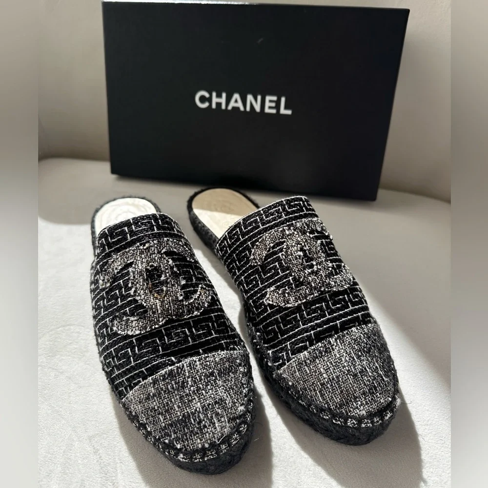 NEW Chanel Authentic Brand New CC Tweed Espadrilles/Mules Black Grey EU39 US:8.5